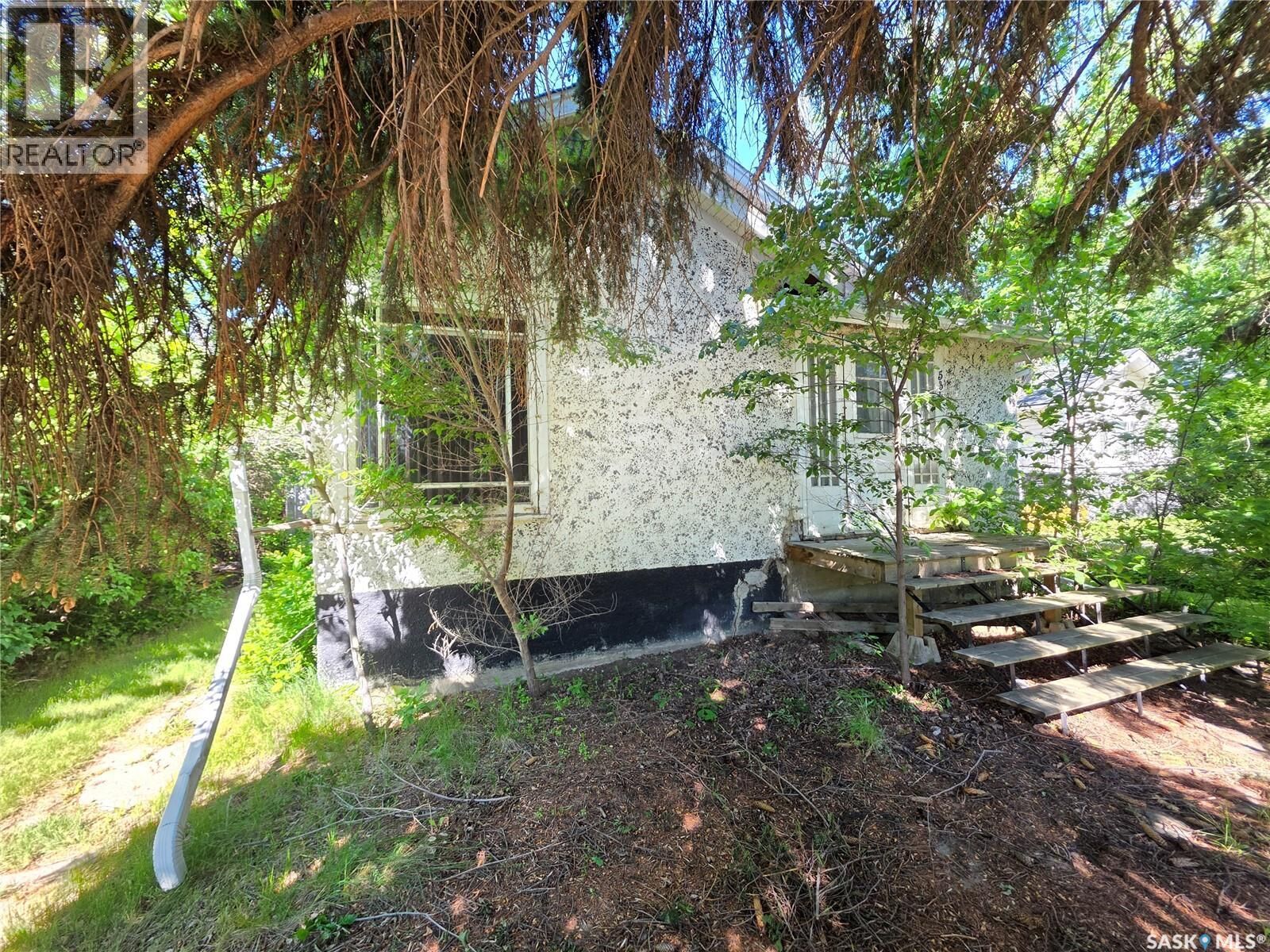 Property Photo:  534 1st Avenue NW  SK S9H 0N6 