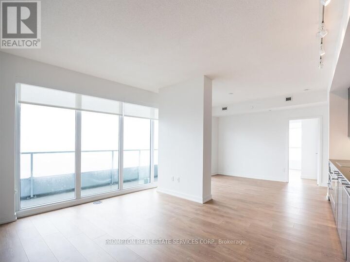 Property Photo: 117 McMahon Drive 2702 ON M2K 0E4