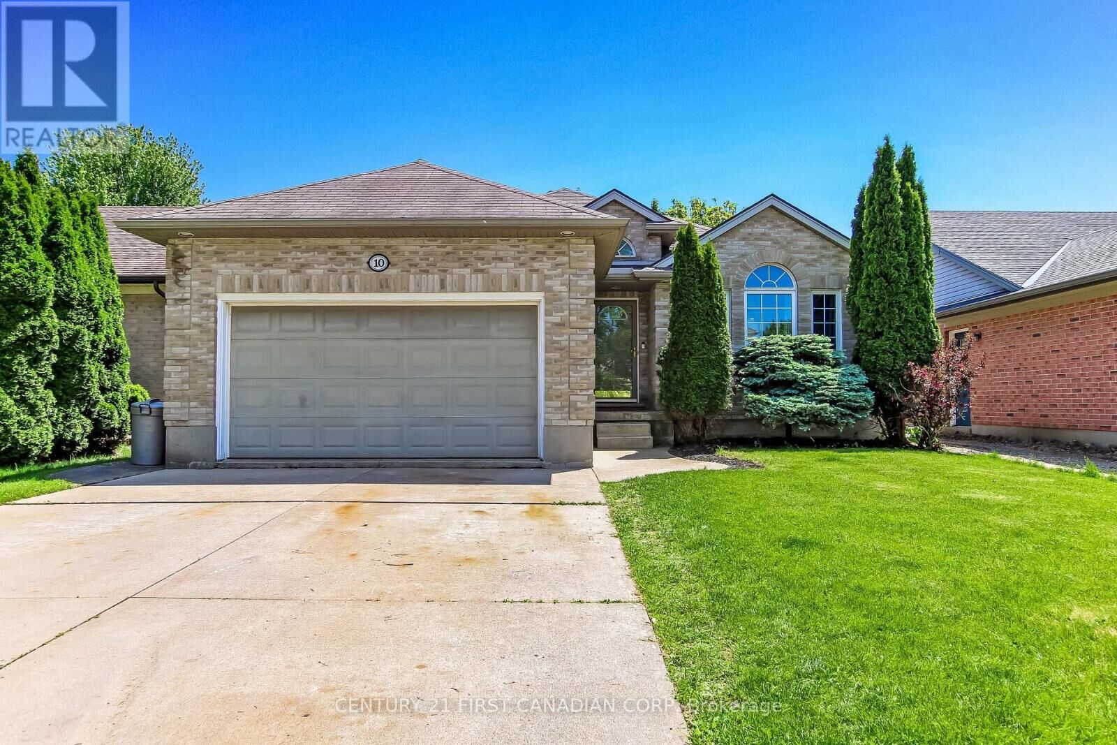 Property Photo: 10 Steeplechase Court ON N5R 6H4