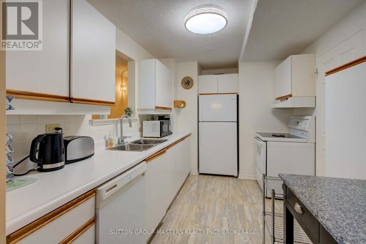 Property Photo: 257 Bath Road 1004 ON K7M 7T3