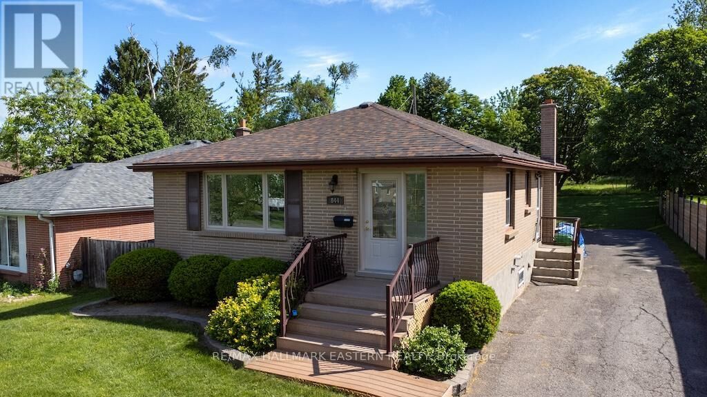 Property Photo:  844 Philip Street  ON K9H 6E2 