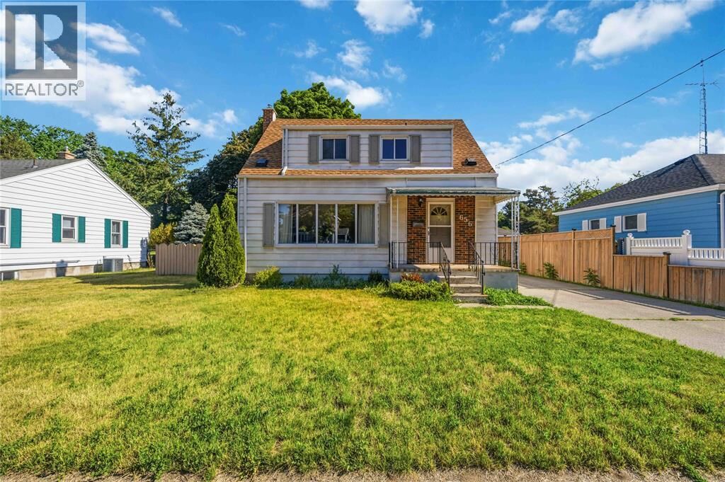 Property Photo:  656 Rosedale Avenue  ON N7V 1Z7 