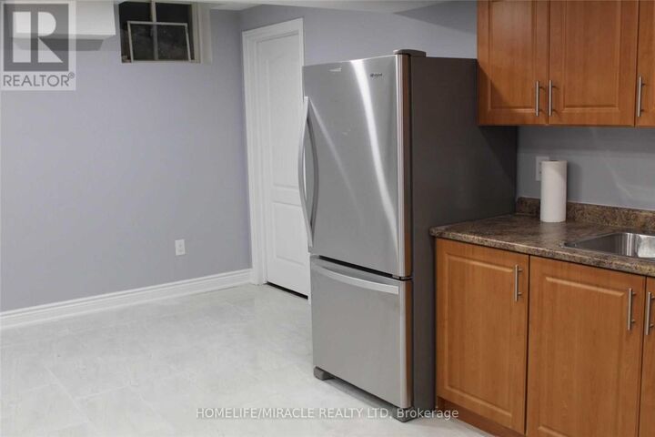 Property Photo:  11 Emmett Circle Bsmt  ON L7A 3M3 