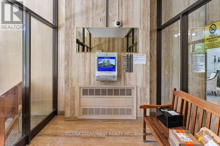 Photo de la propriété:  1359 White Oaks Boulevard 1401  ON L6H 2R8 