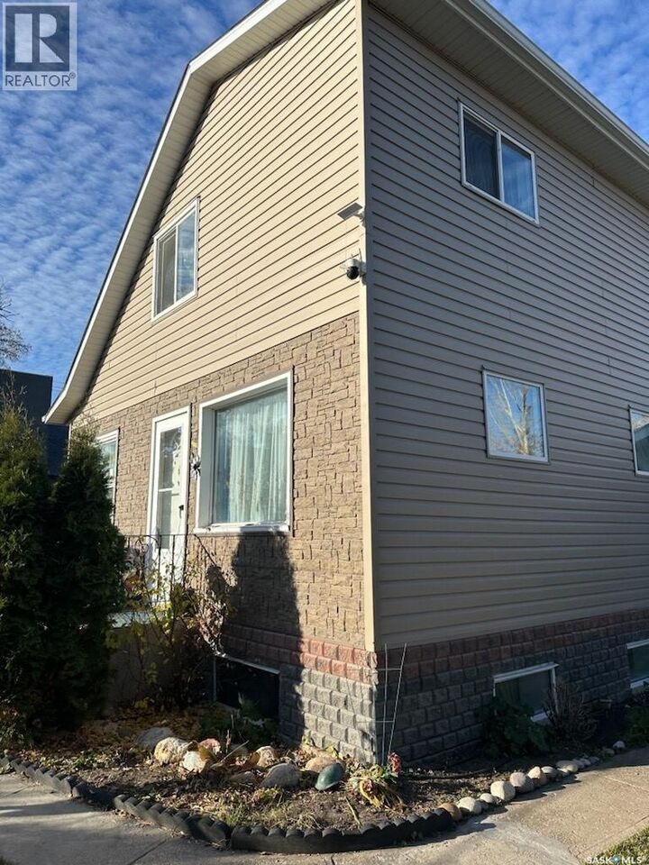 Property Photo: 2216 20th Street W SK S7M 1B1