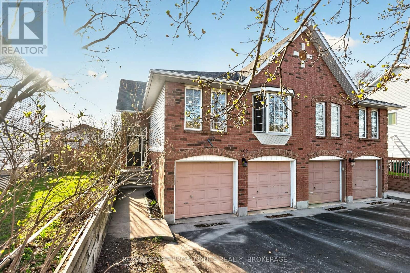 Property Photo: 1402 Thornwood Crescent ON K7P 3B6
