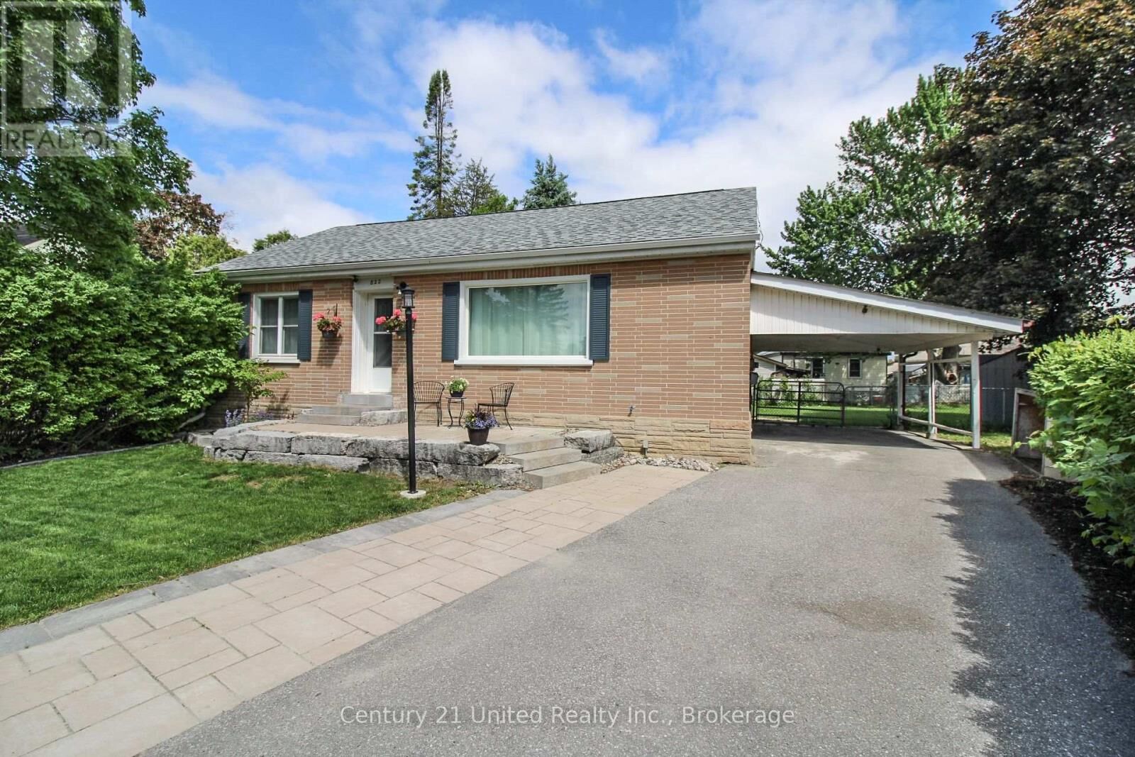 Property Photo:  822 Argyle Street  ON K9H 5T3 
