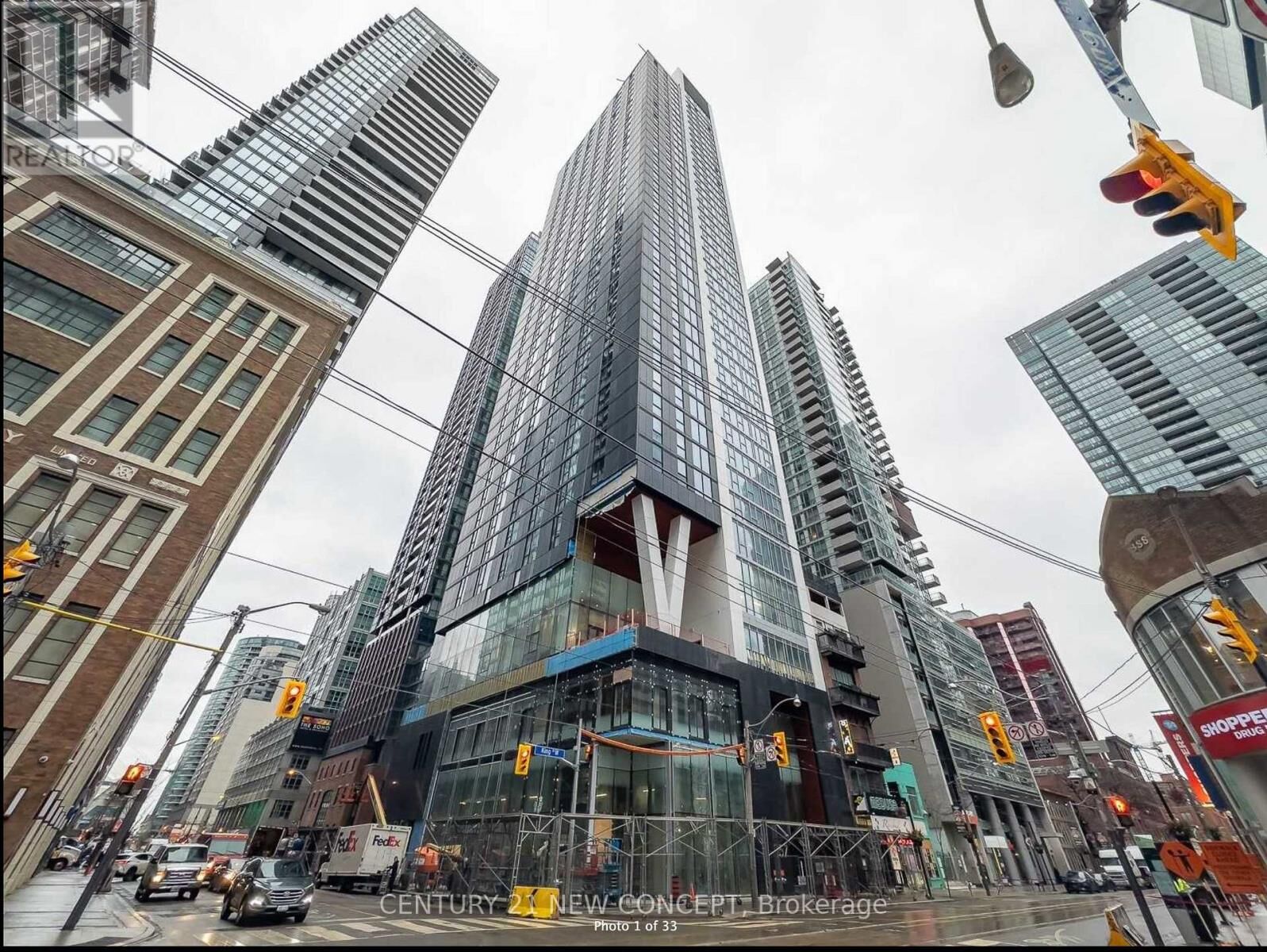 Property Photo:  357 King Street 3709  ON M5V 1K1 