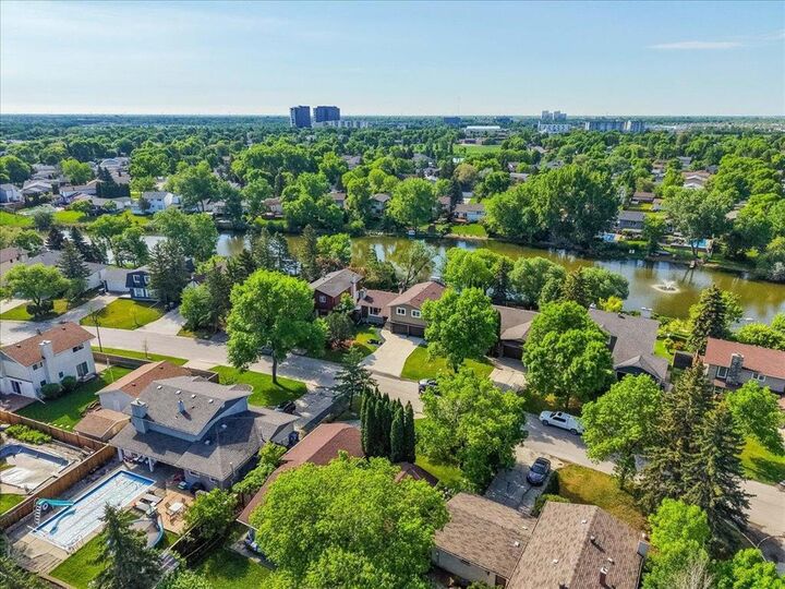 Property Photo: 90 Lake Lindero Road MB R3T 4P3