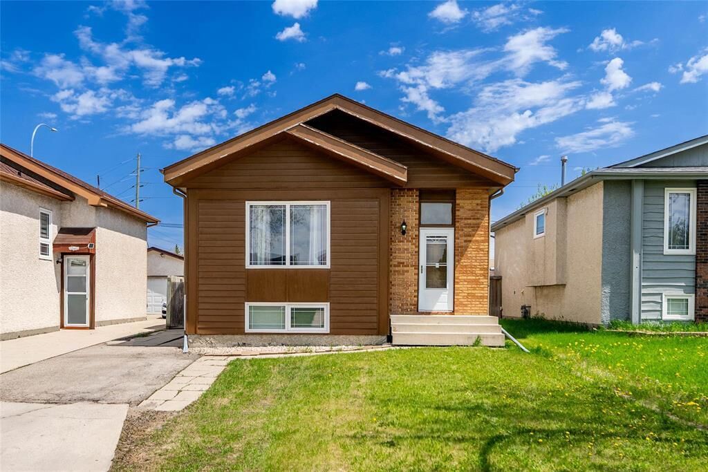 Property Photo:  222 Weitzel Street  MB R2R 2M7 