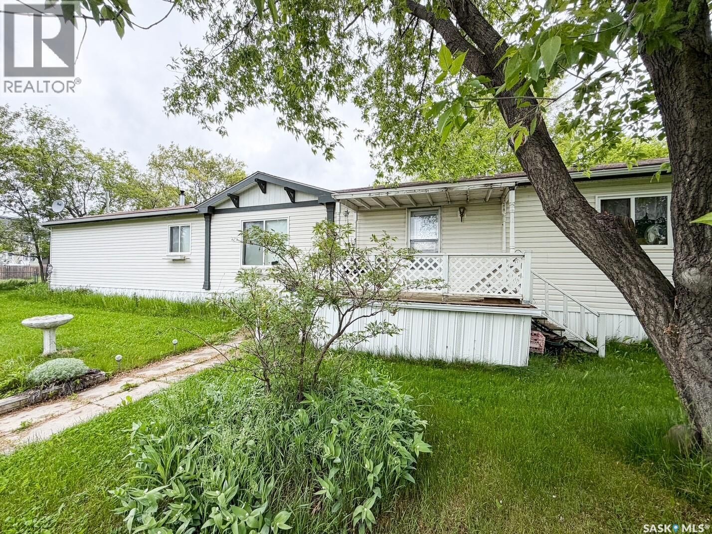 Property Photo:  501 7th Avenue E  SK S9X 1X9 