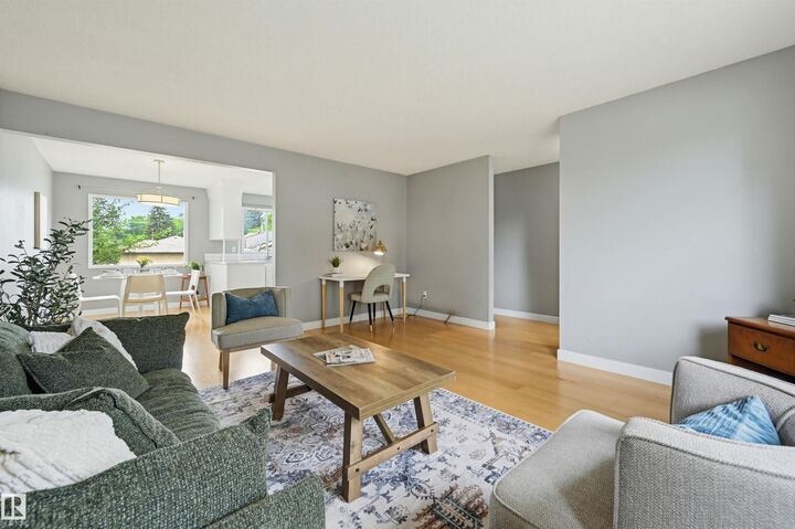 Photo de la propriété:  10712 52 Avenue NW  AB T6H 0P3 