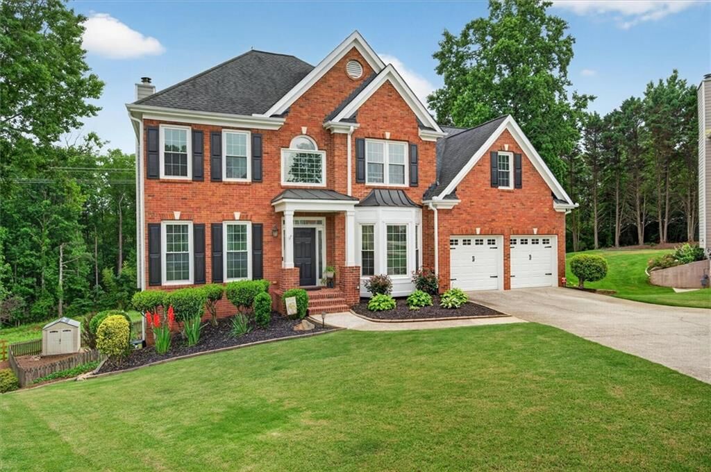 Property Photo: 933 Hawk Creek Trail GA 30043