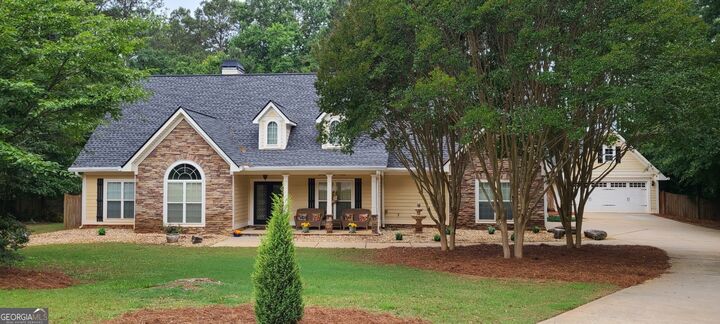 Property Photo: 304 Pembroke Court GA 30252