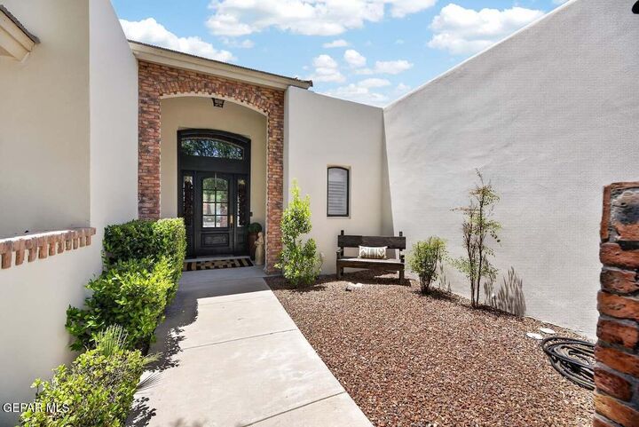 Property Photo: 725 Woodfield Drive TX 79932