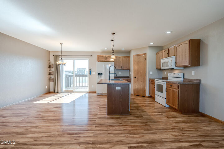 Property Photo:  3025 McCurry Way  ND 58504 