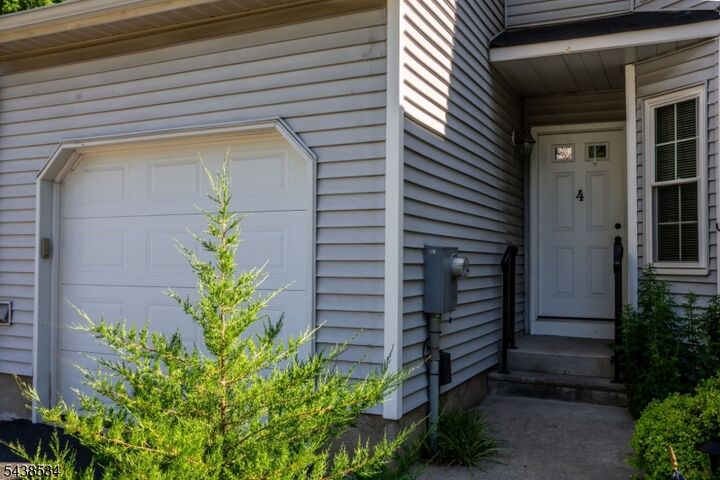Property Photo:  4 Delaware Ln  NJ 08876 