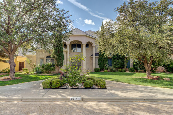 Property Photo:  1914 Aberdeen Avenue  TX 79407 