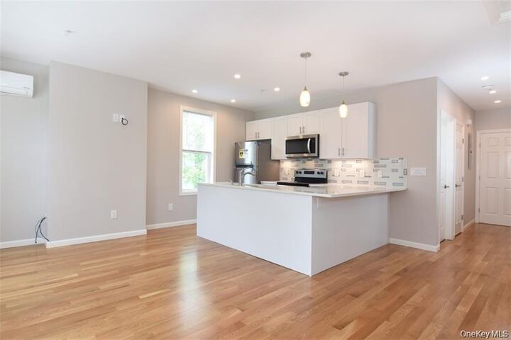 Property Photo:  401 Ashford Avenue  NY 10522 