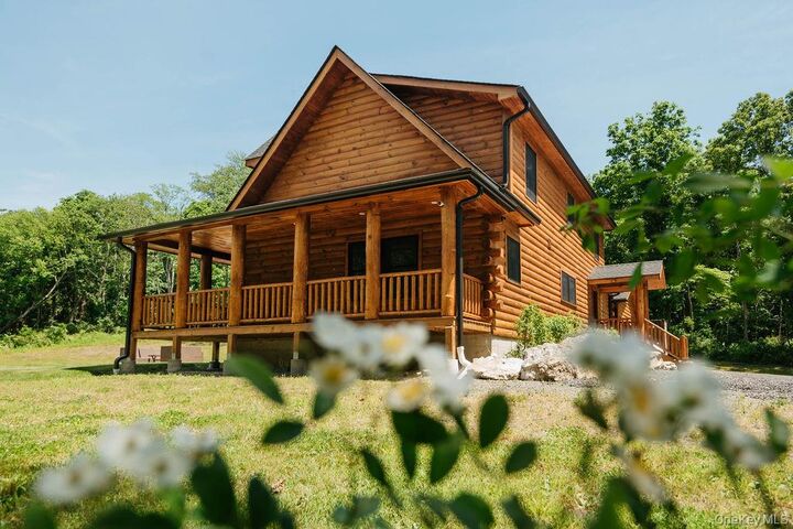 Property Photo: 76 Woodlands Trail NY 12514