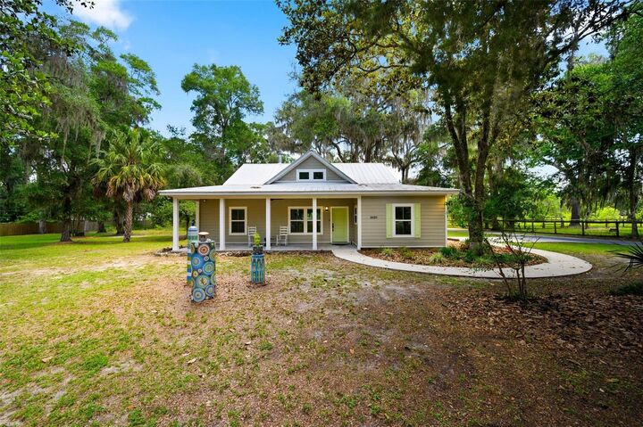 Property Photo: 2620 NW 31st Avenue FL 32605