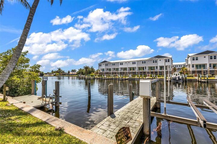 Property Photo: 276 Lewis Circle 112 FL 33950