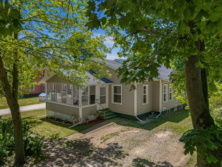 Property Photo:  512 S Market Street  MI 49247 