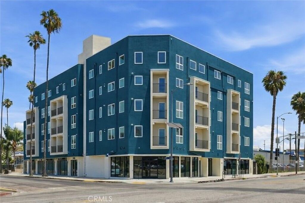 Property Photo: 1818 S Norton Avenue 304 CA 90018