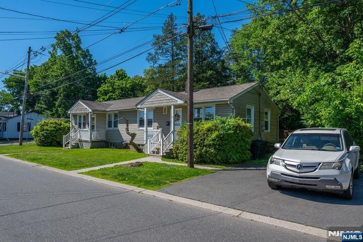 Property Photo:  67 Stuyvesant Court  NJ 07013 