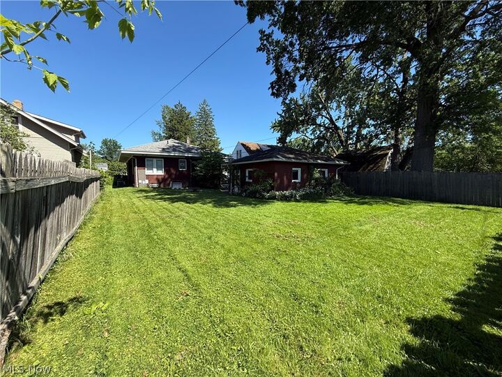 Property Photo: 578 SE Oak Knoll Avenue SE OH 44483