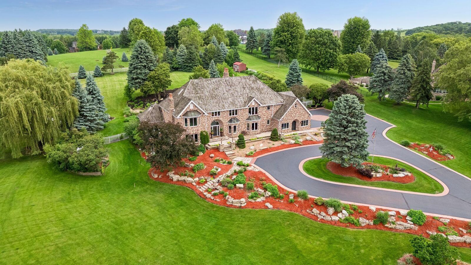 Property Photo:  75 Apple Orchard Road  MN 55110 