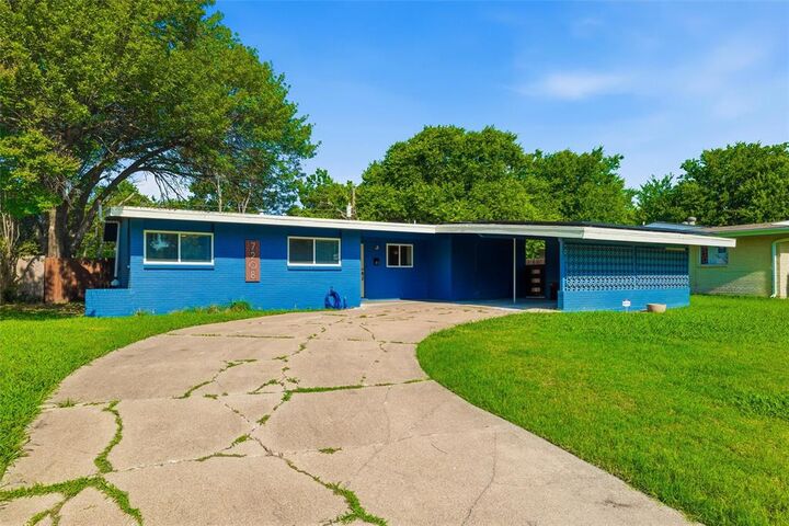 Property Photo: 7208 Overhill Road TX 76116