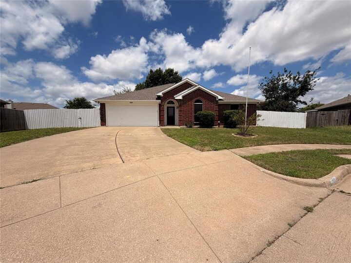 Property Photo: 2131 Post Wood Lane TX 76018