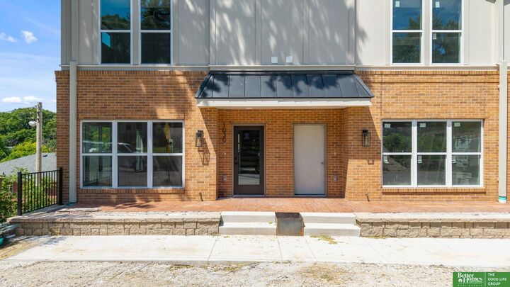 Property Photo: 1010 S 33rd Street NE 68105