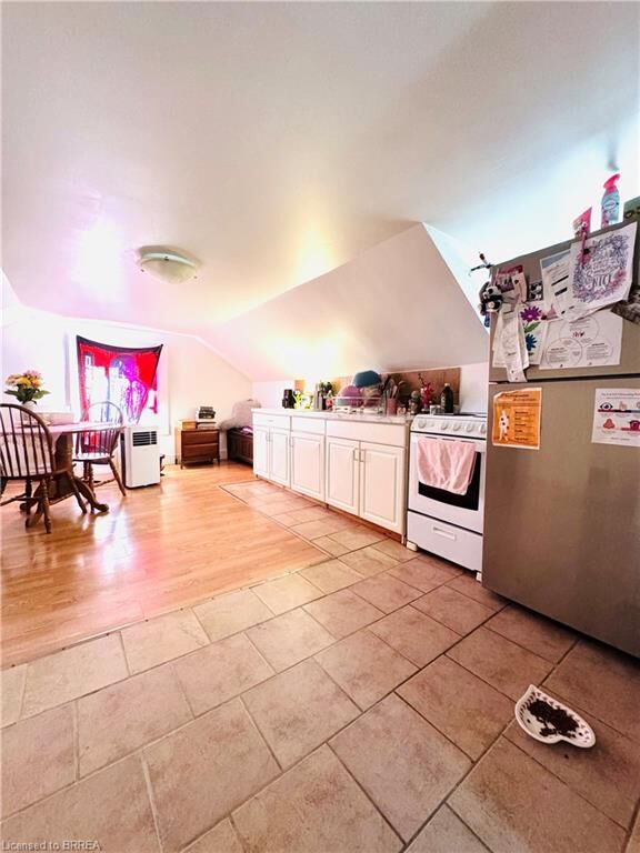 Property Photo:  118 Kent Street S 1  ON N3Y 2Y1 