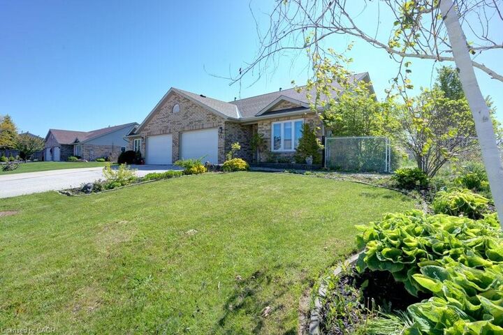 Photo de la propriété:  341 Fraser Drive  ON N2Z 3C3 