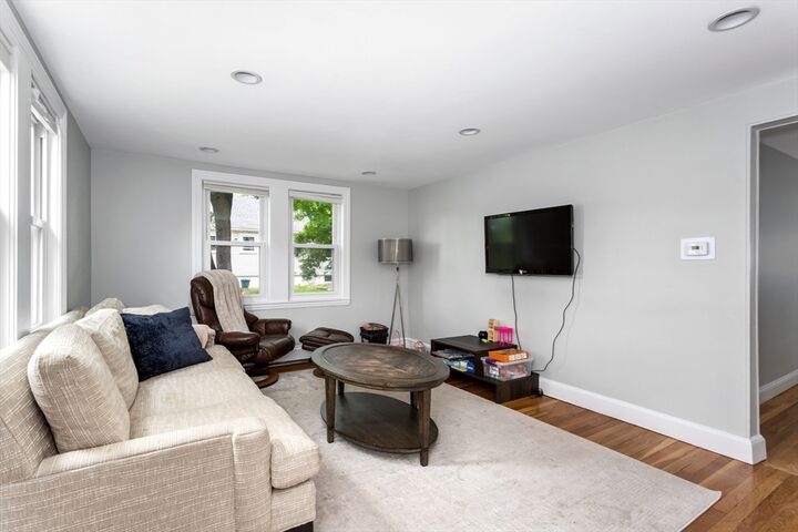 Property Photo:  92 Hawthorn  MA 02090 
