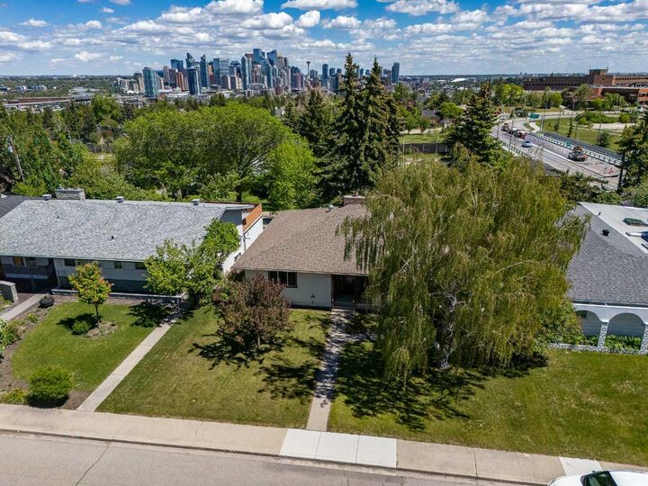 Property Photo: 1738 Suffolk Street SW AB T3C 2N2