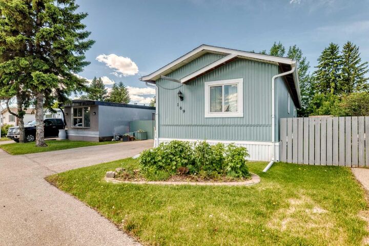 Property Photo:  6724 17 Avenue SE 169  AB T2A 0W5 