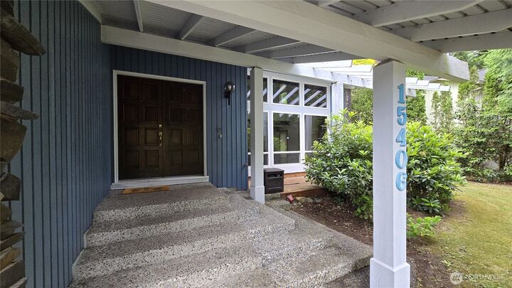 Property Photo: 15406 SE 46th Way WA 98006
