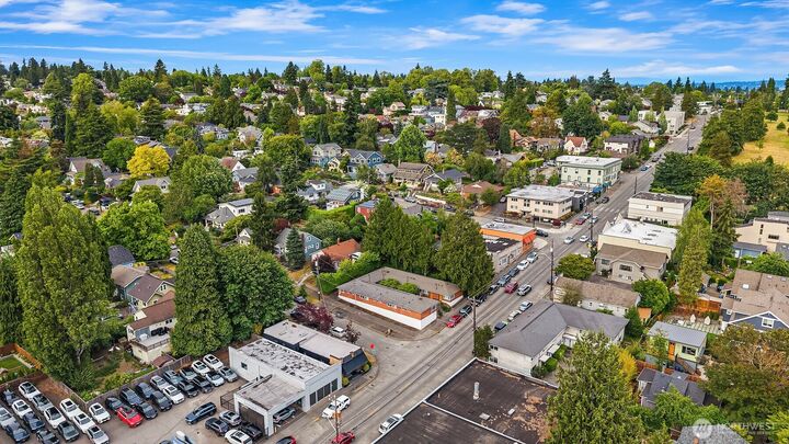 Property Photo:  2800 NE 55th Street  WA 98105 