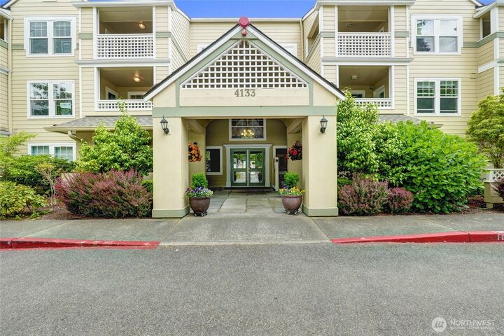 Property Photo:  4133  224 Lane SE 209  WA 98029 