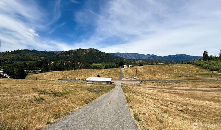 Property Photo: 848 X Larson Rd WA 98847