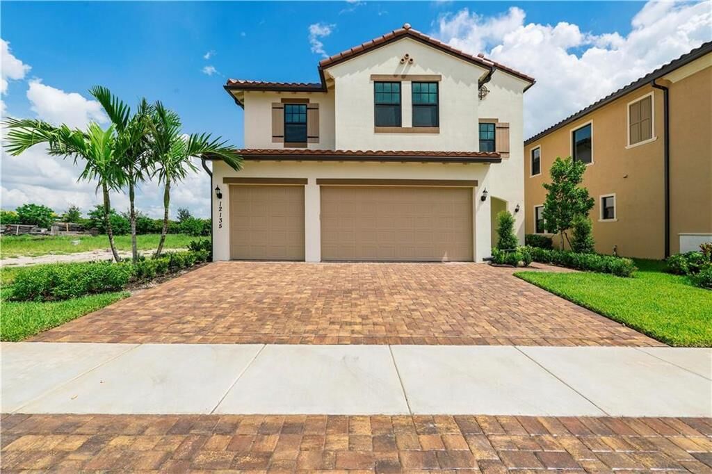 Property Photo:  12135 E Baypoint Circle  FL 33076 