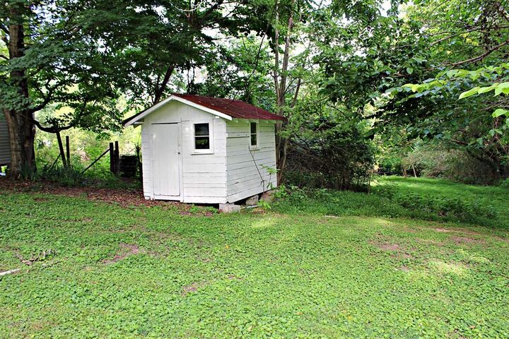 Property Photo:  838 Holland Road  KY 42164 