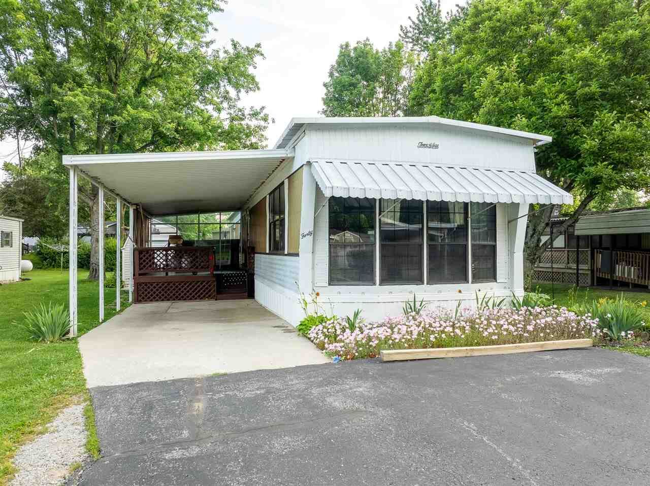 Property Photo:  40 Court Road  IN 47374 