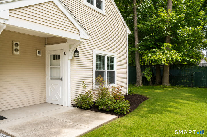 Property Photo: 33 Tabshey Court 33 CT 06109