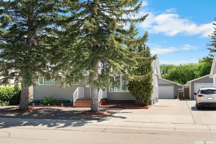 Property Photo: 621 20th Avenue E SK S4N 1J9