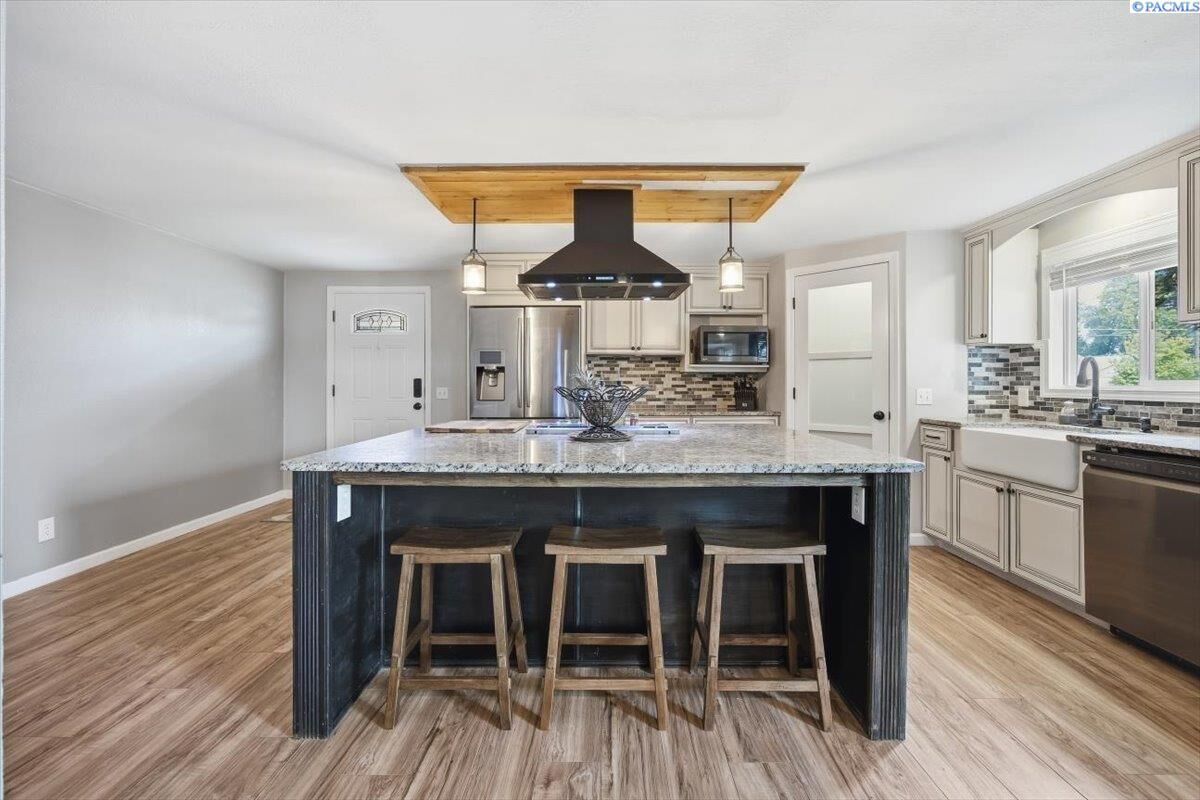 Property Photo:  912 Cottonwood Drive  WA 99352 