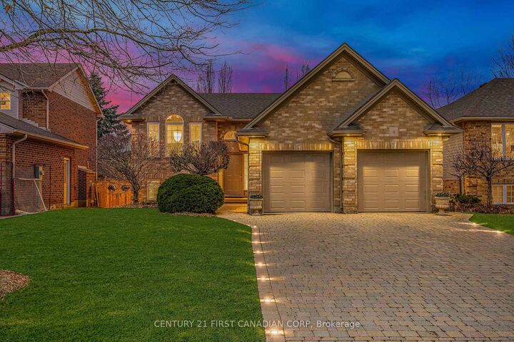 Property Photo: 4 Oakwood Court ON N4X 1B3